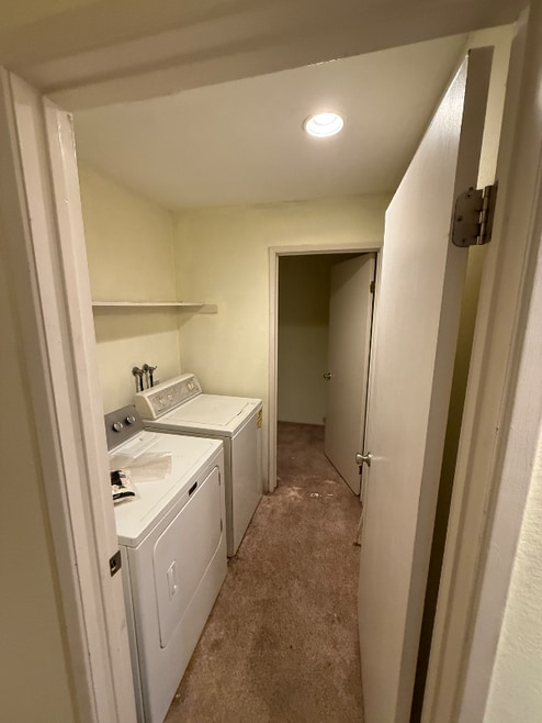 Building Photo - 5055 Valley Crest Dr