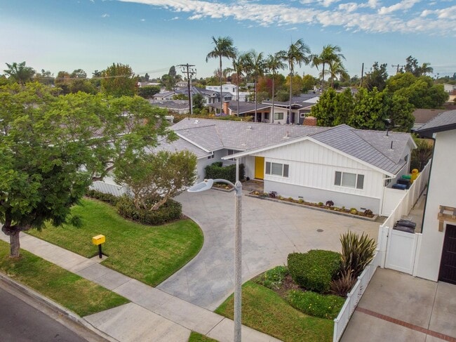 Building Photo - Dover Shores