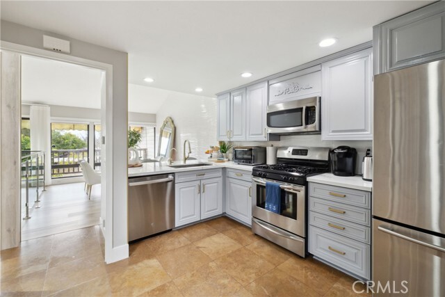 Building Photo - 25 Palos