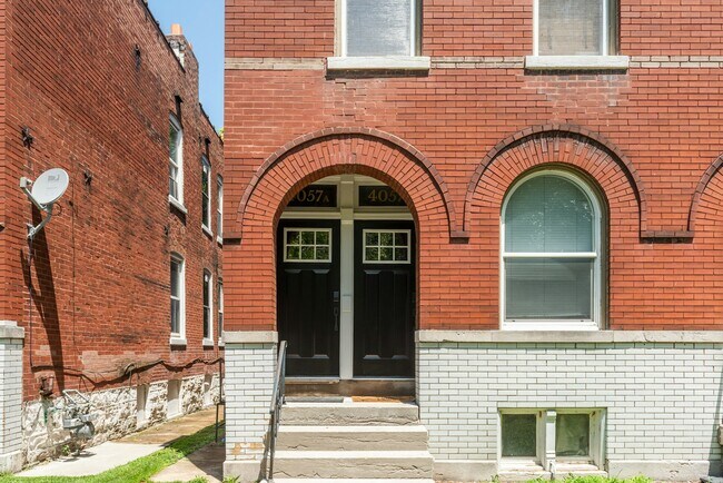 Building Photo - 4055-4057-4057 Hartford St