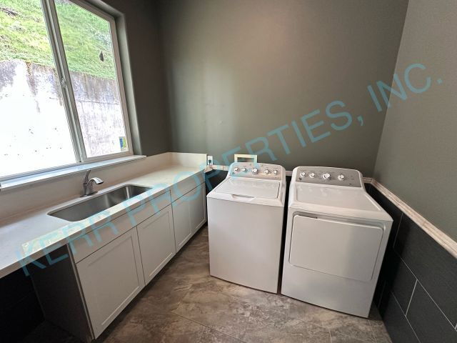 Building Photo - THE FIRST MONTH'S RENT IS FREE! Charming 3-Bedroom Tri-Level Retreat in Estacada with Spacious 19...