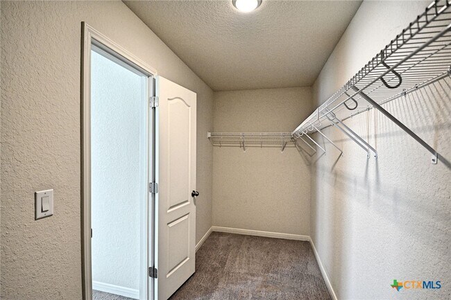 Building Photo - 528 Willow Valley St