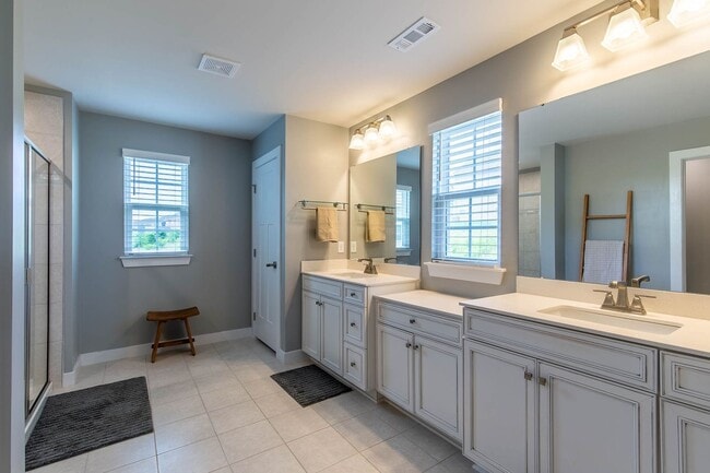 Building Photo - 5BR/3.5BA In Smyrna