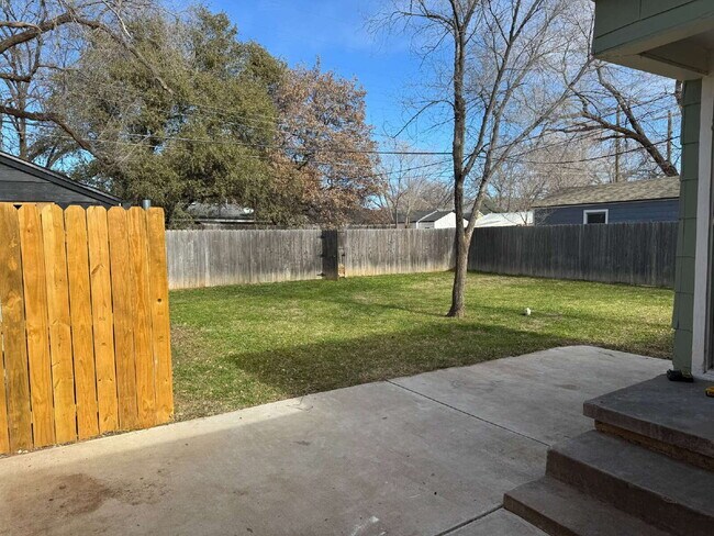 Building Photo - Pre-Leasing for Summer/Fall 2026!!