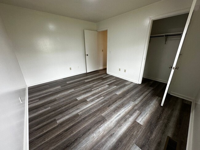 Building Photo - Newly Remodeled Duplex in Blacksburg