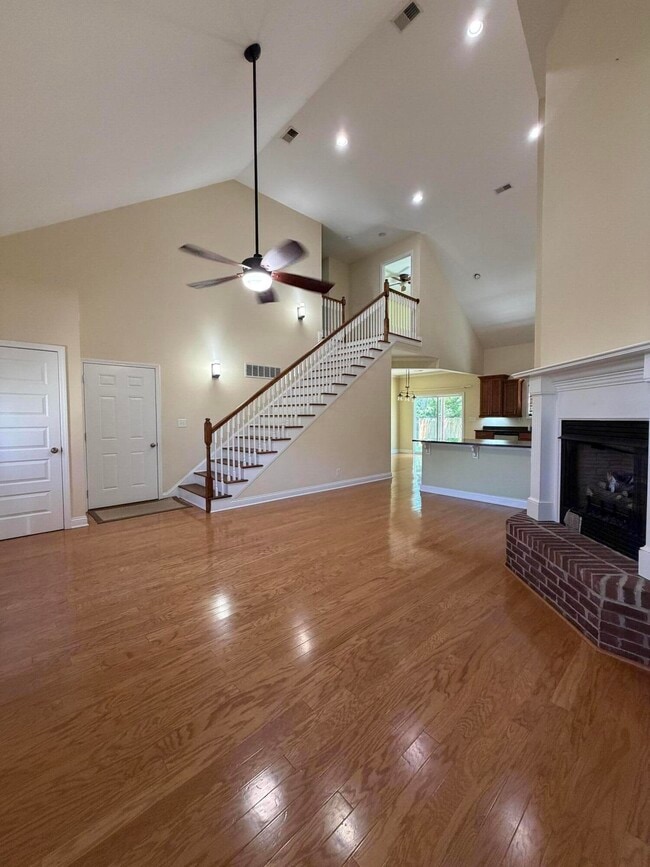 Building Photo - 382 Preston Ave