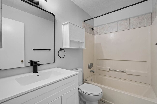Building Photo - 5441 Lake Margaret Dr