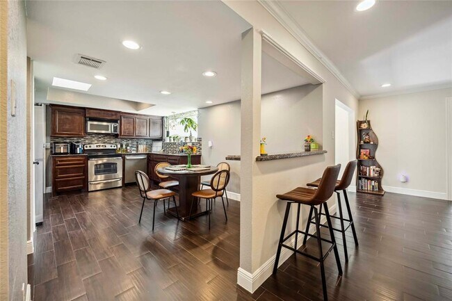 Building Photo - 3611 Drawbridge Dr