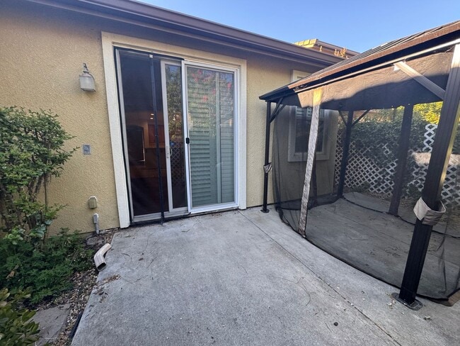 Building Photo - Stylish Single-Story 3 Bed 2 Bath Home For...
