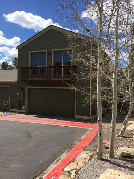 Building Photo - 1379 E Scarlet Dr