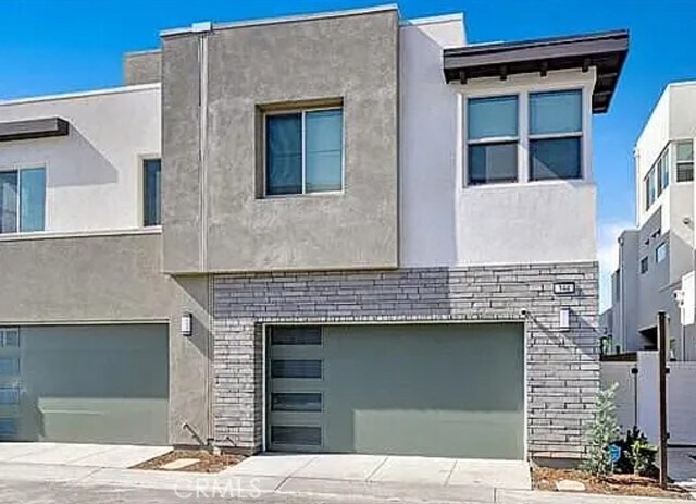 Building Photo - 144 Spectacle