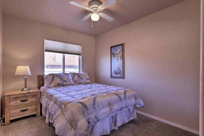 Building Photo - 2447 Rio Dr