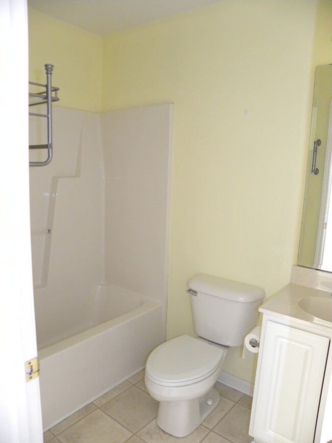 Building Photo - Cute One Bedroom apartment, Free standing ...