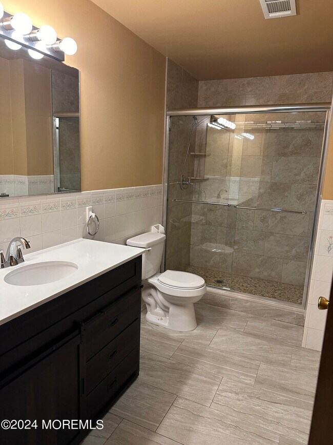 Building Photo - 31 Pettit Ave