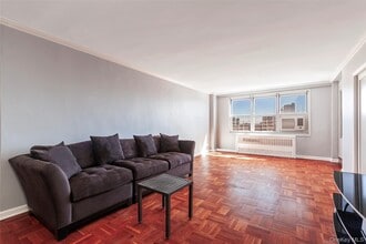 Building Photo - 3935 Blackstone Ave