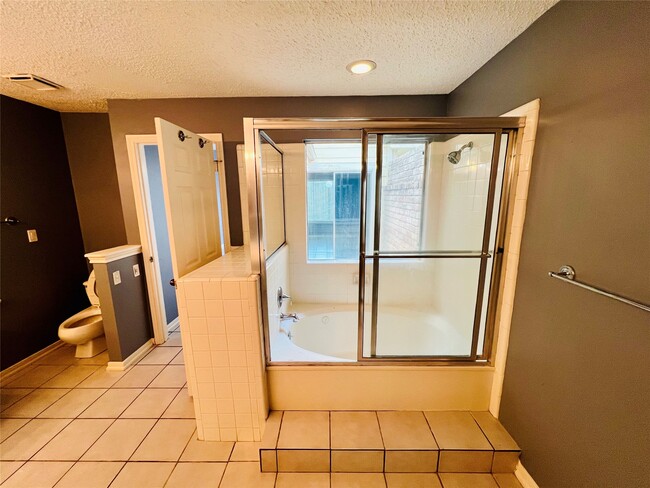 Building Photo - 16079 Hidden Acres Dr