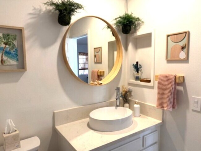 Building Photo - Furnished Multi-Level Townhome in South Redondo Beach – Available for 6–12 Months
