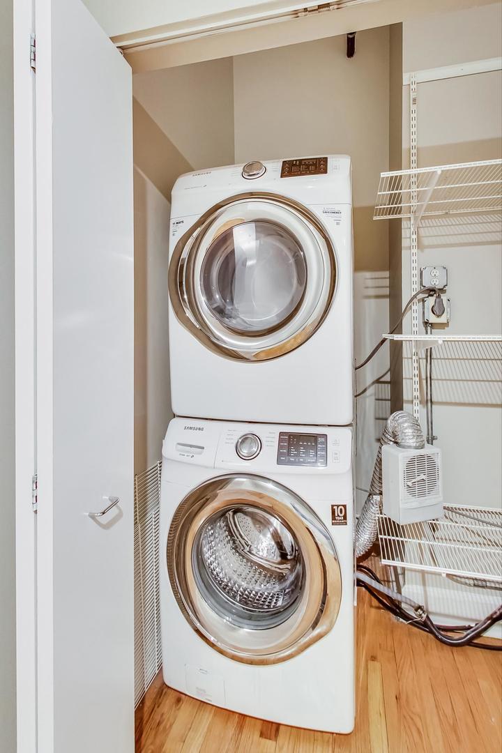 Building Photo - 165 N Canal St