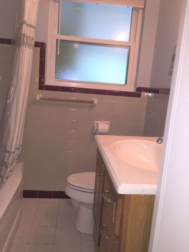 Building Photo - Spacious 3-Bedroom Home in Rio Vista - One Block from the River!