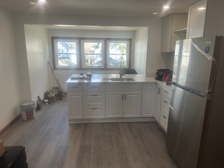 Building Photo - 76 Benham St