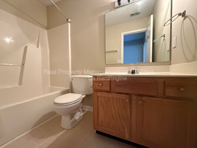 Building Photo - 3930 Fountain Village Cir