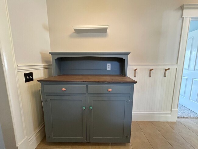 Building Photo - Gorgeous 5 bedroom 3 bathroom Home In Eagle