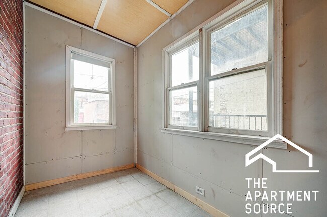 Building Photo - 4736 S Prairie Ave