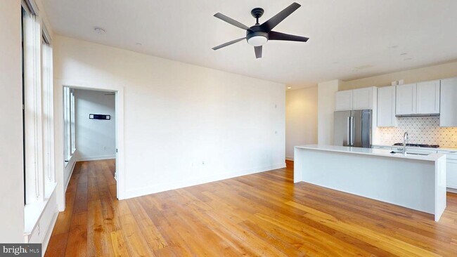 Building Photo - 1312 King St