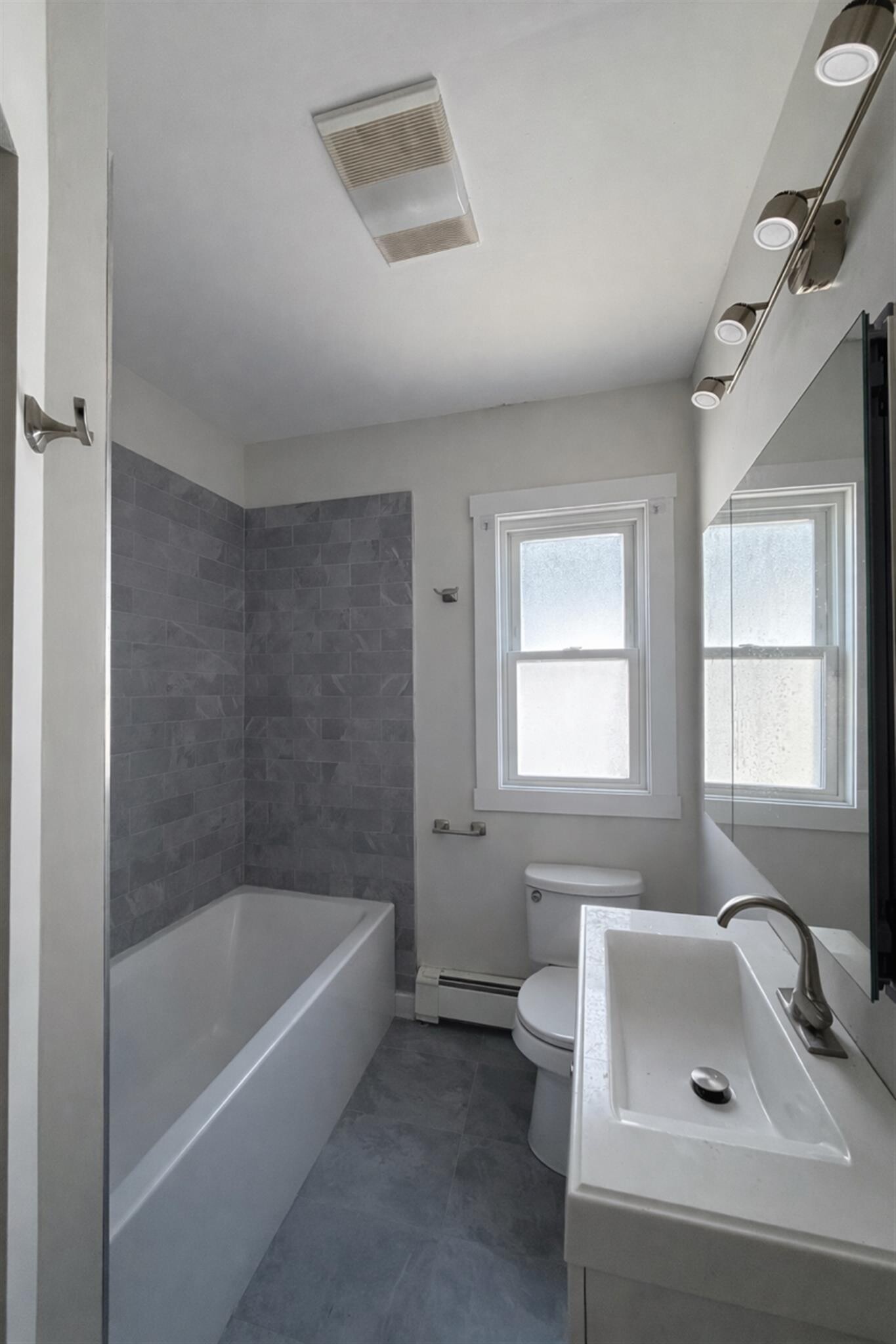 Building Photo - 441 Broadway