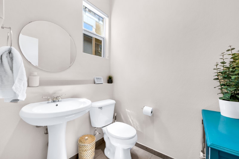 Building Photo - 2608 Lincoln Ave