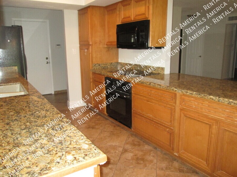 Building Photo - 5144 E Carolina Dr