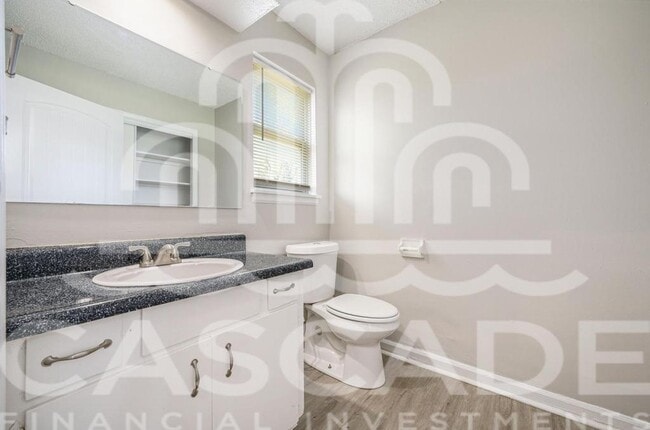 Building Photo - 108 N Chestnut St