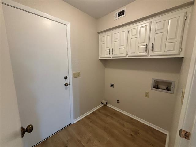 Building Photo - 3302 Wells Dr