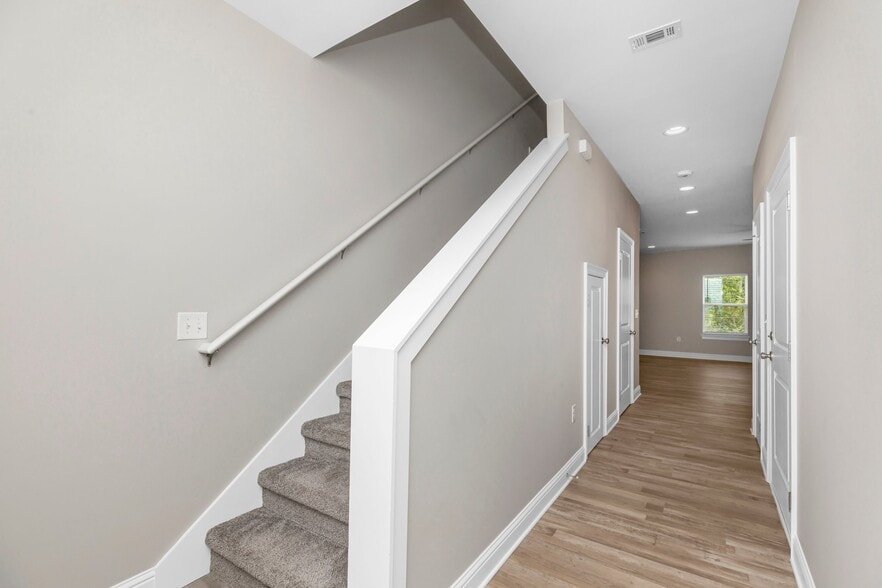 Building Photo - 216 Walton Ave