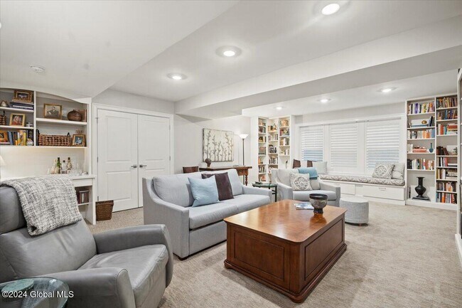 Building Photo - 64 North Ln