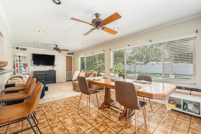 Building Photo - 4307 S Thatcher Ave