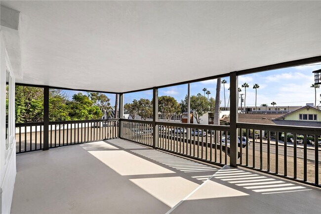 Building Photo - 334 N Coast Hwy