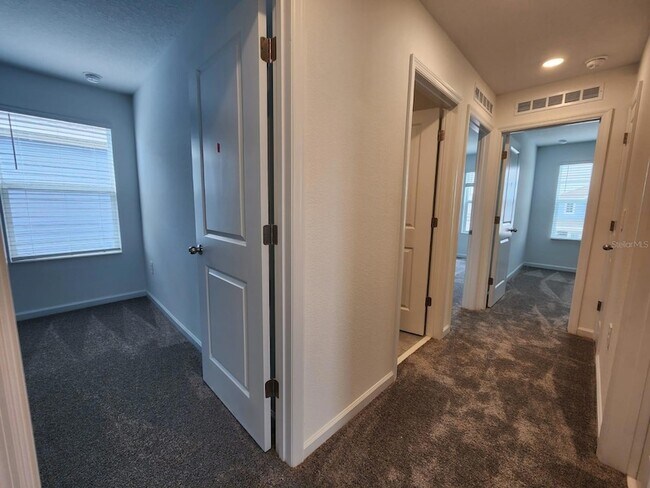Building Photo - 1622 Reservoir Pl