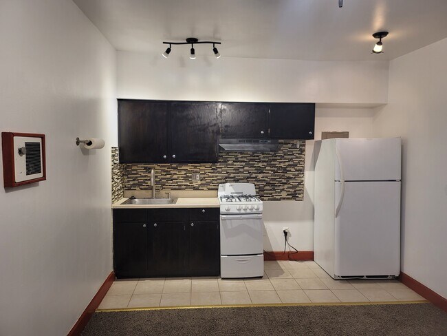 Building Photo - 1622 Bainbridge St