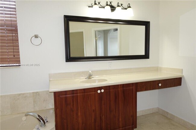Building Photo - 18125 NW 89th Ct