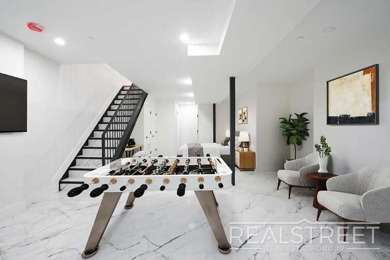 Building Photo - South 4th Street