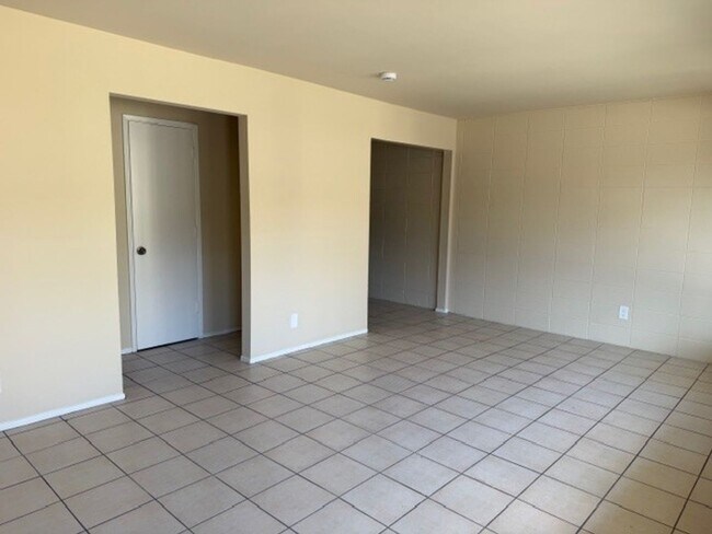 Building Photo - 1728 Broadway St