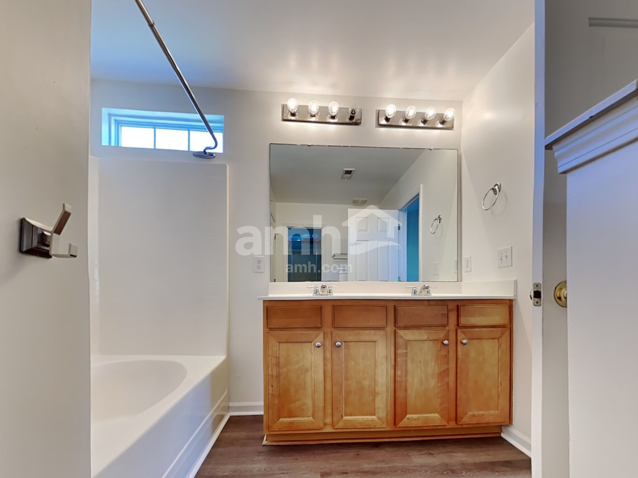 Building Photo - 411 Pine Hill Ln
