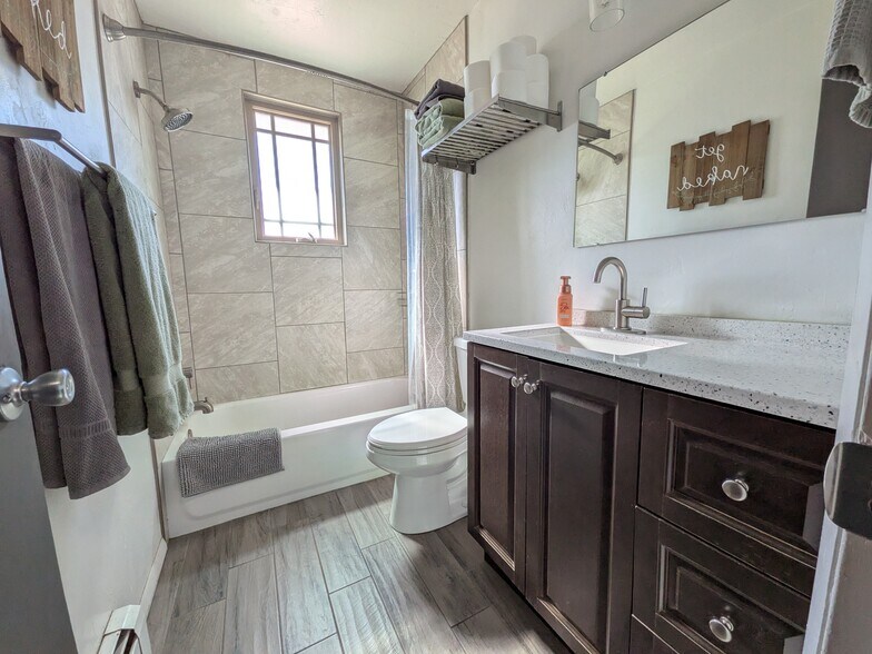 Building Photo - 240 N 17th St