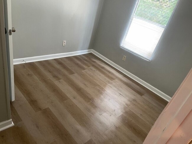 Building Photo - 655 Old Branch Rd