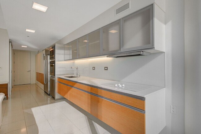 Building Photo - Stunning Strip Views from this Fully Furnished Studio Residence.