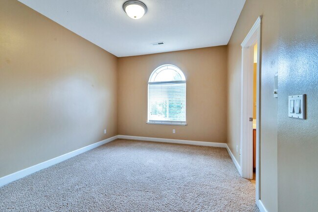 Building Photo - Jewel up in Alpine