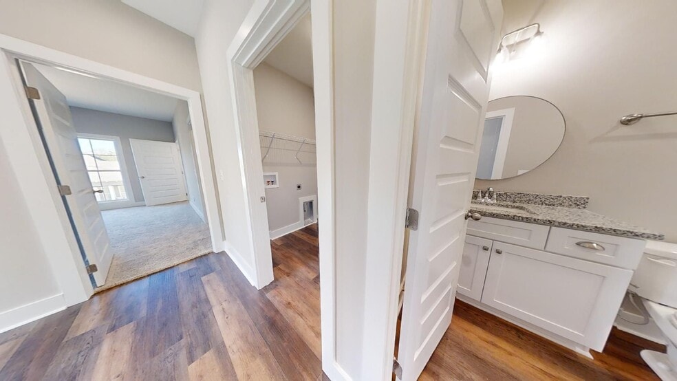 Building Photo - Fox Run Townhome Available August!