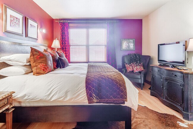 Building Photo - Downtown Frisco! Tons of space, amazing lo...