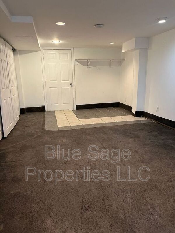 Building Photo - 229 Spruce St
